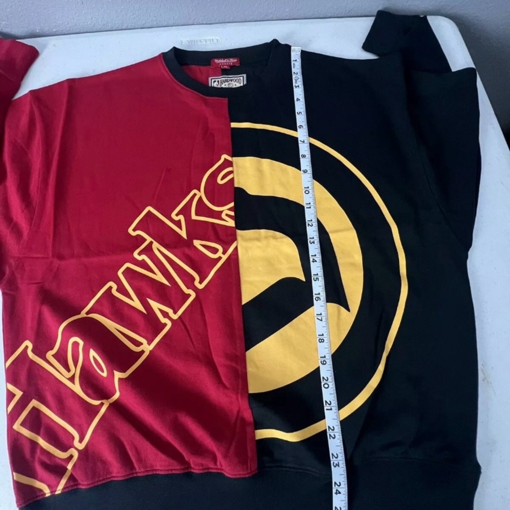 Mitchell & Ness NBA Atlanta Hawks Split-Design Sweatshirt